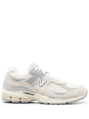 2002r sneakers