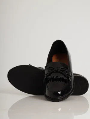 Ladies Loafer With Fringe And Thin Bow Detail - Black