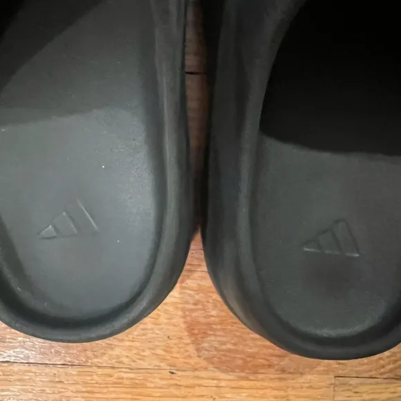 Little Boys Yeezy Slides
