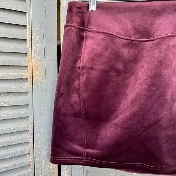 Lululemon Scuba High-Rise Mini Skirt *Velvet Garnet Sz M NWT