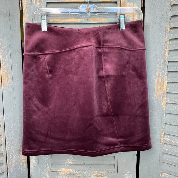 Lululemon Scuba High-Rise Mini Skirt *Velvet Garnet Sz M NWT