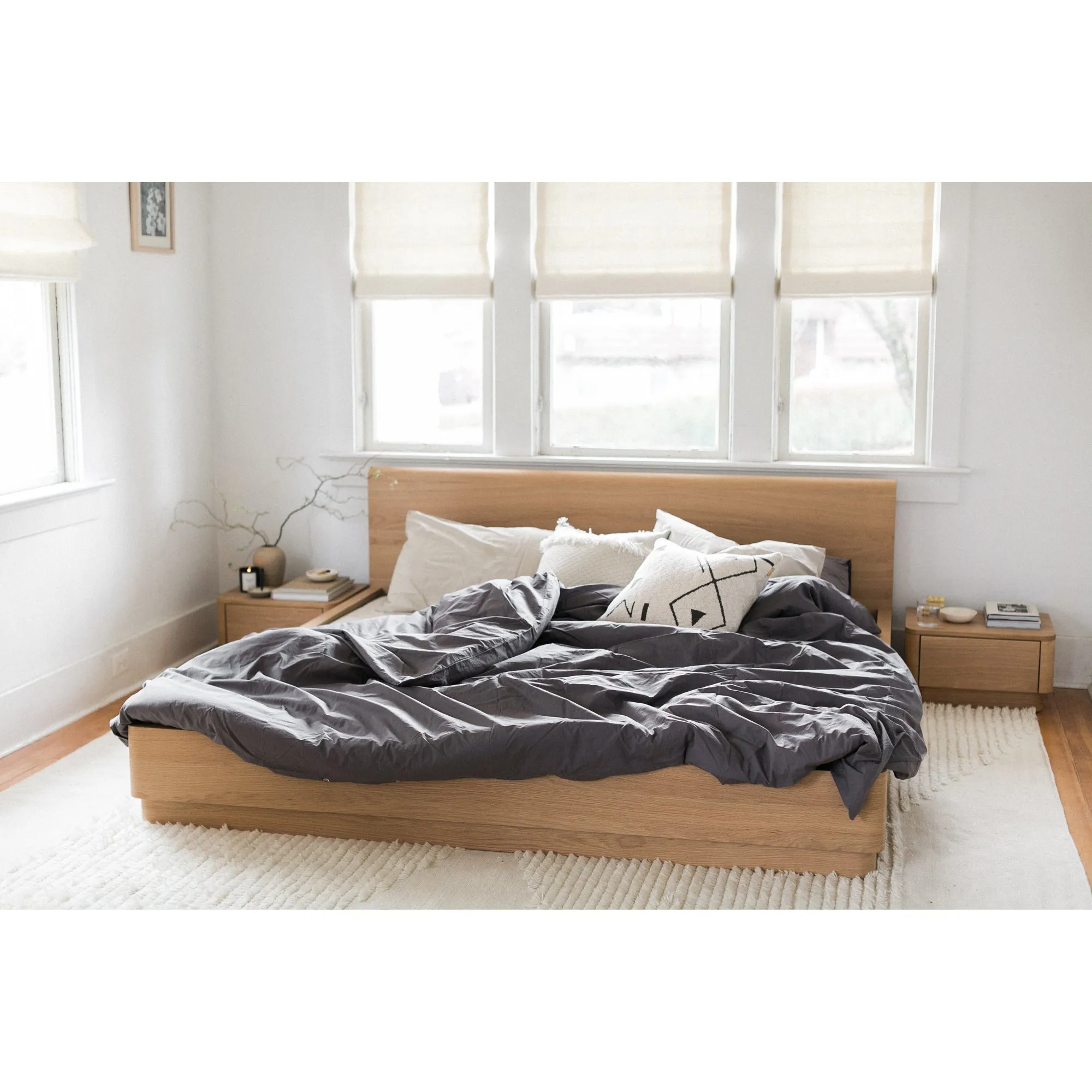 Moe's Home Collection Round Off Light Oak Brown King Bed