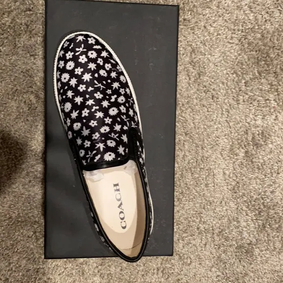 New in box Coach floral slides