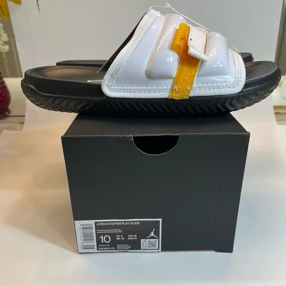 Nike Jordan Super Play Men’s Slides Size 10 White/Black/Fire Red/Taxi