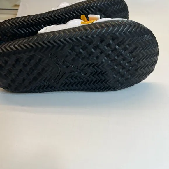Nike Jordan Super Play Men’s Slides Size 10 White/Black/Fire Red/Taxi