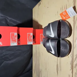 NIke Kawa Shower Slides Black White NIB 832528 001