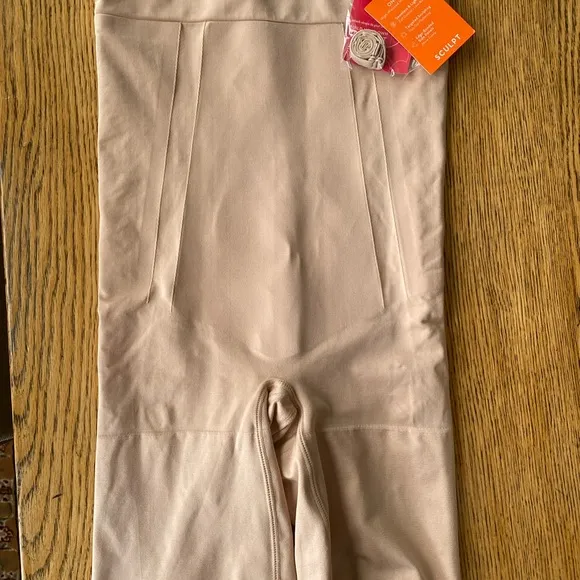 NWT Spanx Oncore High Waisted Mid Thigh Short