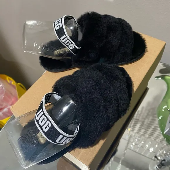NWT Toddler UGG Slides 11