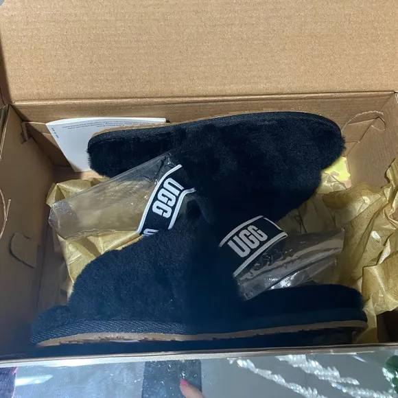 NWT Toddler UGG Slides 11