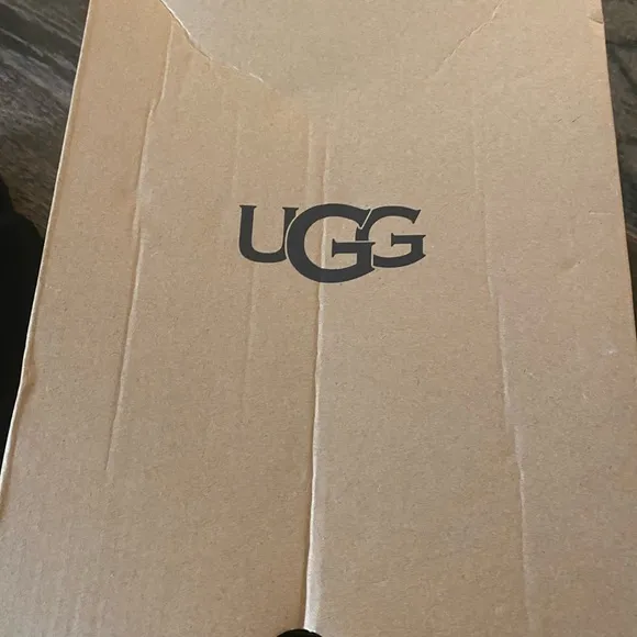 Ugg fluff yeah slides size 6 youth
