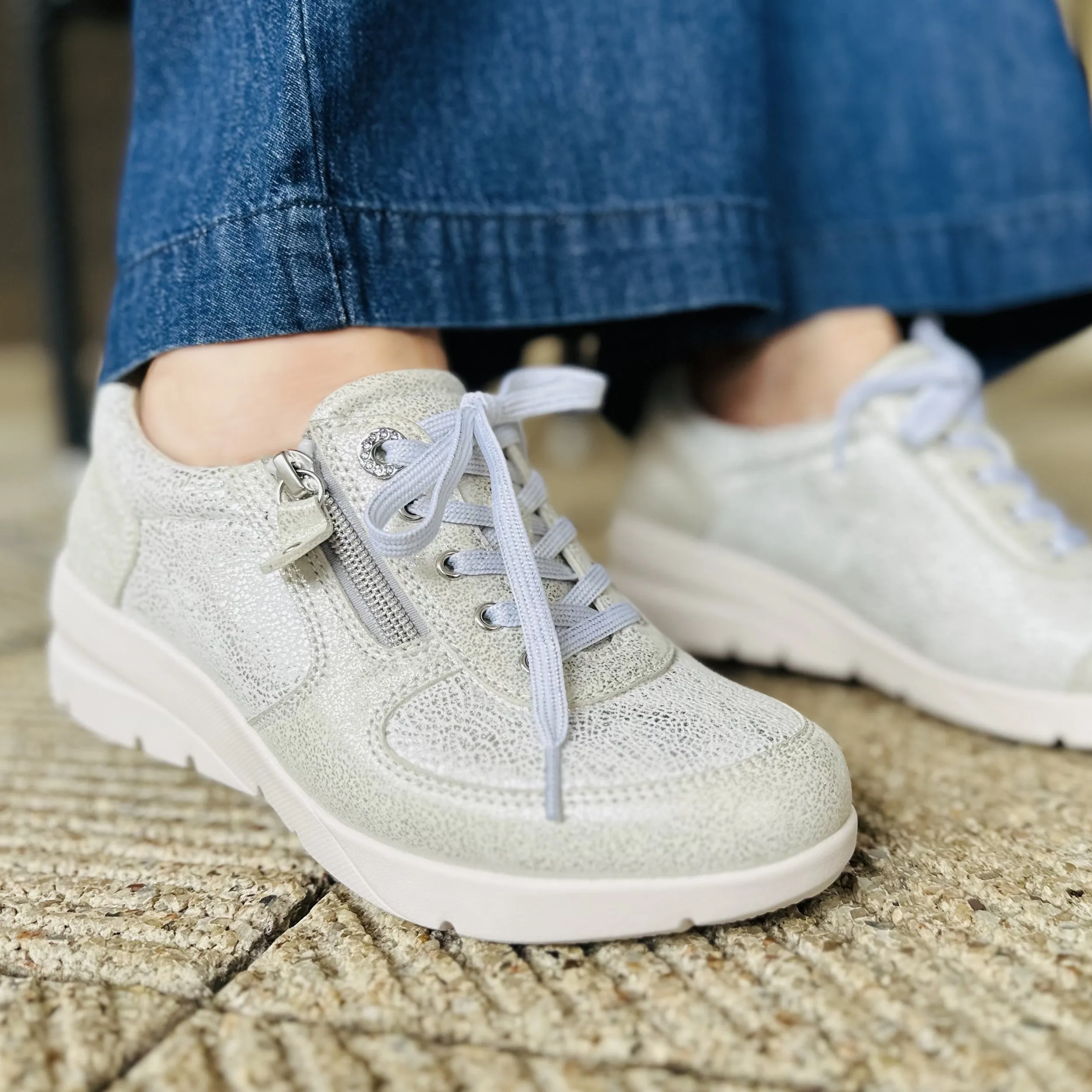 Ultra-Lightweight Women's Sneakers with New Material Super Stretch Fabric, Soft Cowhide Leather, and Swarovski Crystal Eyelets #FJ127