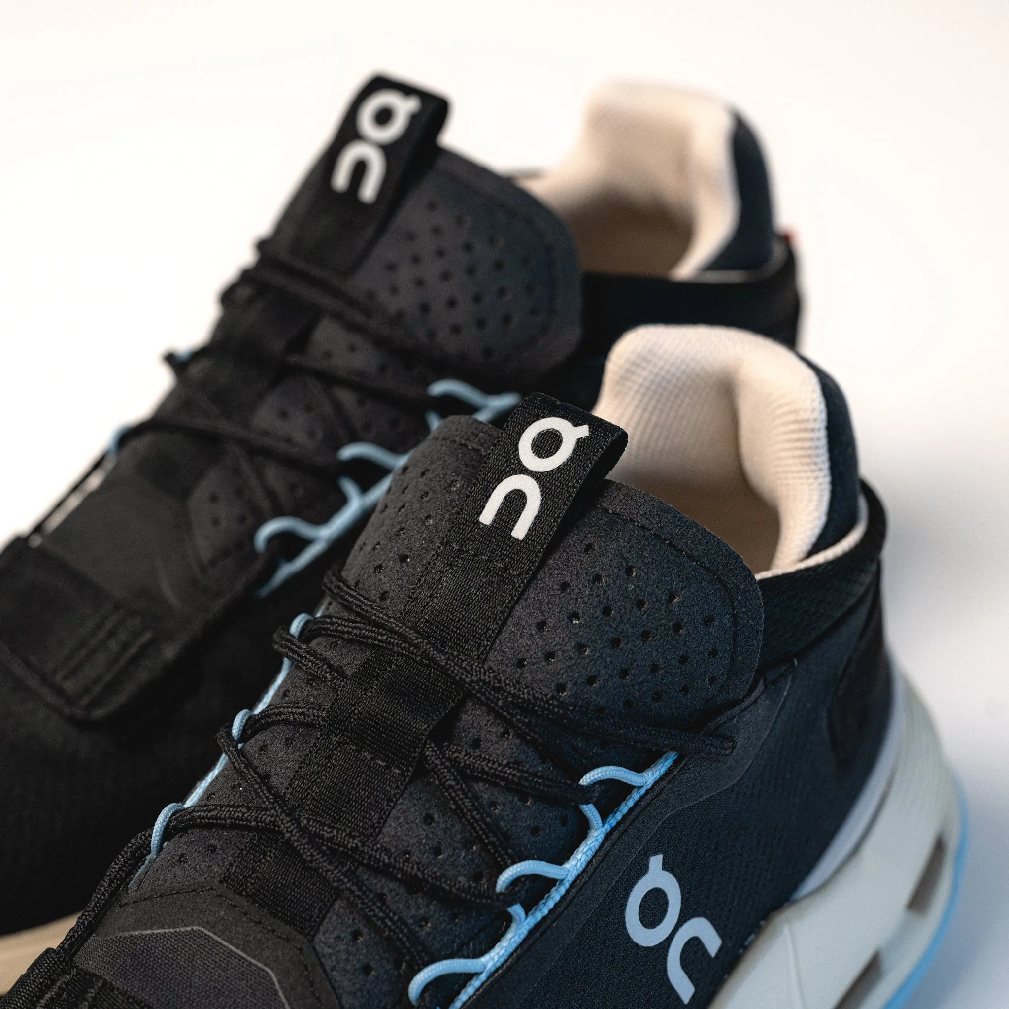 W-CLOUDNOVA 2 - BLACK - MESH