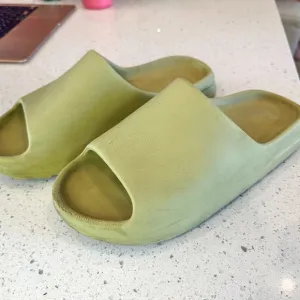 Yeezy Slides Resin Olive Green Mens Size 13 (fit 12)